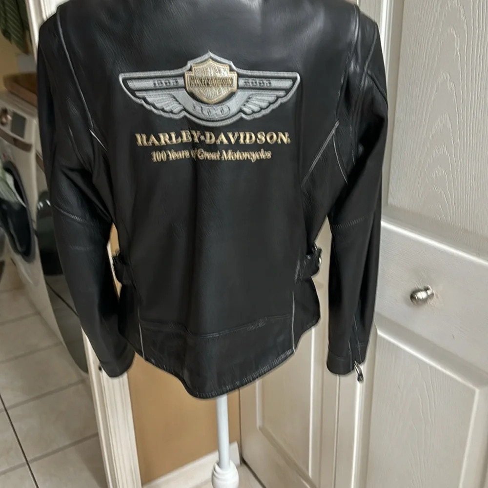 Harley Davidson 100 anniversary leather jacket women’s sz L - Picture 4 of 7